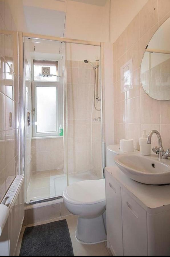 Single Room With Underbed 8 London Exteriör bild