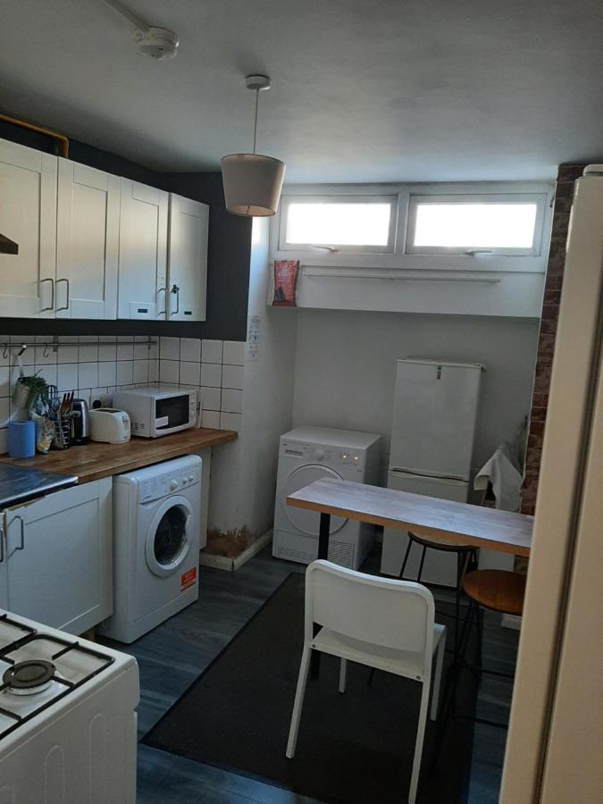 Single Room With Underbed 8 London Exteriör bild